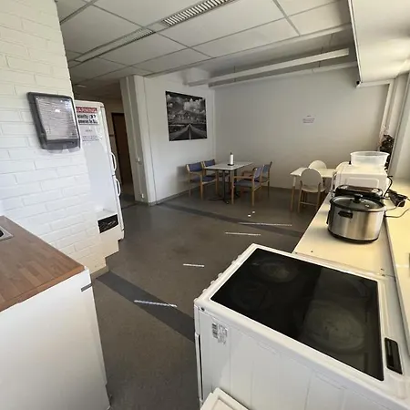 Office House Services 658 Vandrarhem