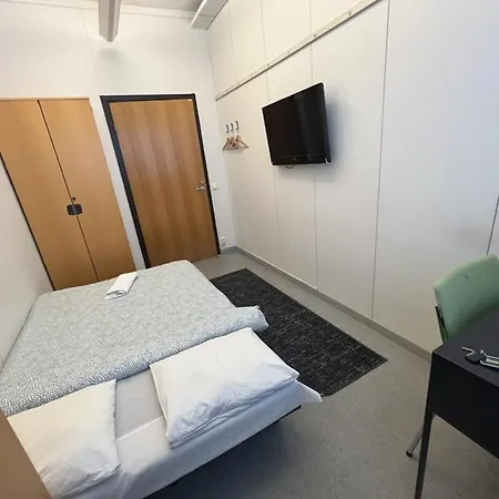 Hostelli Office House Services 658 *